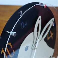 画像11: お耳が動くうさぎの時計＜ラウンドフレーム＞ブロークン柄 (11)